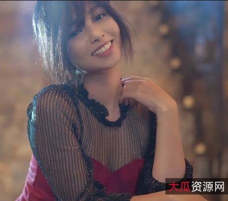 高颜值女神Ja失眠ineJ18.8G视频资源，多才多艺表演，弹钢琴玩就娆远方表情变换