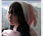 粉色小兔子岛国FC2作品34分钟享受落地窗画面