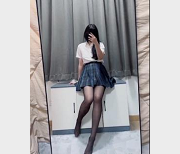 嫩萝L幻影金龙合集：MomoYih不露脸自拍，马D大黑牛17V-5.1G，男主C巨物控白嫩光“阴”