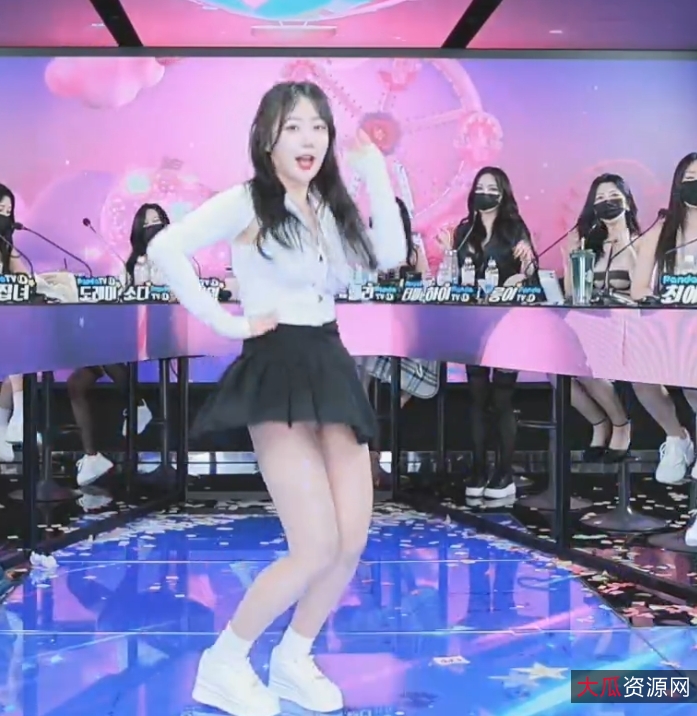 韩国女团jinricp脱衣热舞直播秀第5弹：2v视频6.36g，新人首播！