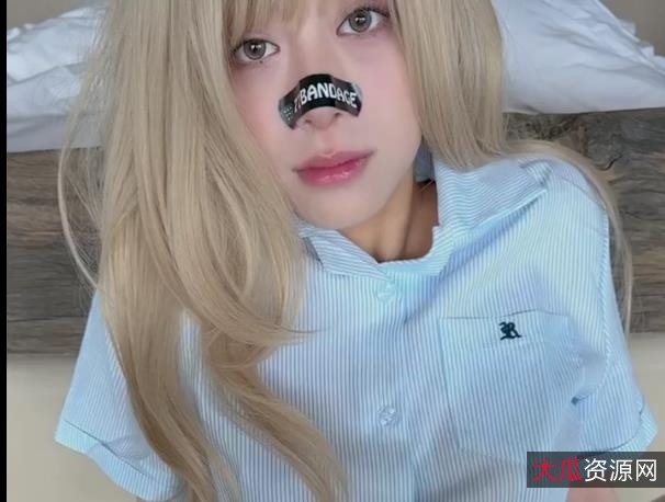 超人气小姐姐19分钟创可贴自拍视频火爆上贤妗