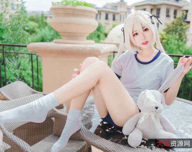 火爆人气！妹子网红猫君君与妹子们的精彩合集