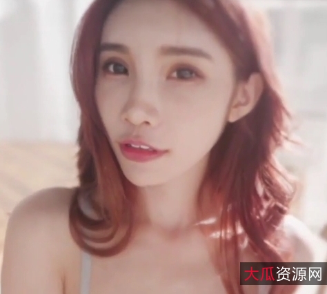 您尽情领略这位人气女神的魅力，感受她的独特魅力和才华。