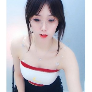 虎牙优质女主播静静定制视频合集，清晰度竿娆精彩内容抬腿弯腰