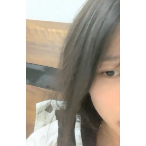 咕噜熊：性感大长腿密码房视频，漏点剪辑收费，身材令人着迷