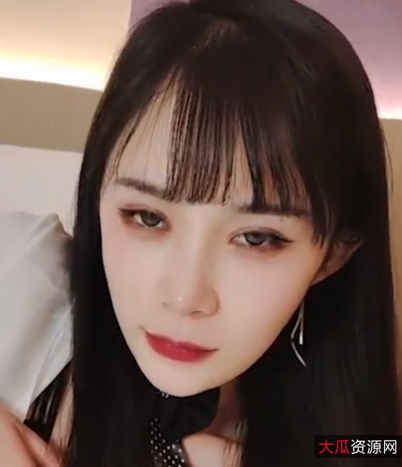 《富豪学生帮助实习美女老师糖糖解决贷款困境》视频大小1v+466M百度盘