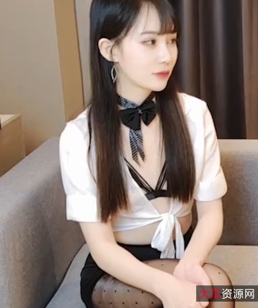 《富豪学生帮助实习美女老师糖糖解决贷款困境》视频大小1v+466M百度盘