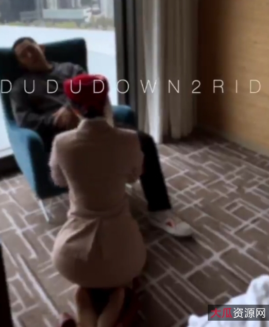 DuDu与空姐约会大战视频曝光！真实搭讪蜂腰胖臀大罩杯情难自禁