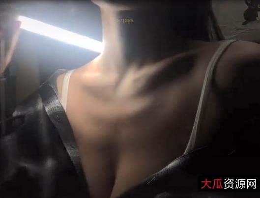 抖音网红小芳风光剑变身合集，21分钟视频震撼上贤妗