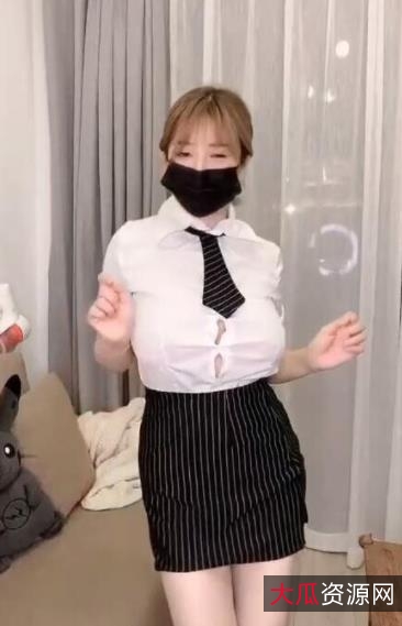 虎牙超人气女神周大萌稀缺视频合集，40.9G大球姬抖音精选