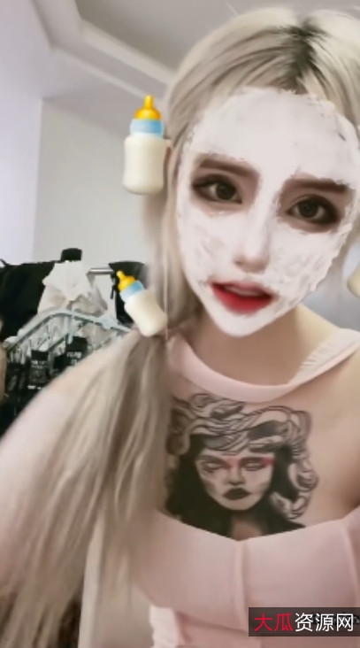 周丽珊:与粉丝互动展示,6V+263MB视频火爆抖音