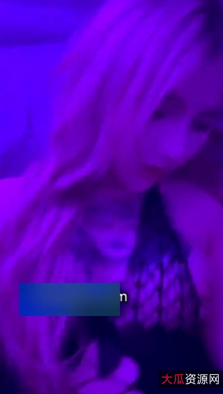 周丽珊:与粉丝互动展示,6V+263MB视频火爆抖音