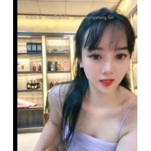 《烟酒老板娘~羊羊》4V-2.9G超火自拍视频，颜值身材展柜商品一应俱全，老板娘神秘迷人，快来下载观看吧！