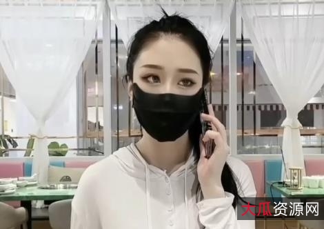 “小秘书拍摄老板51分钟视频，特写镜头揭秘女主蜜桃臀”