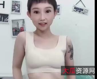 抖音达人娜美定制月亮道具自拍视频火爆观看