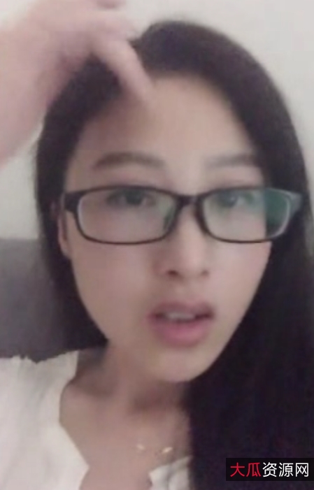 骚气眼镜主播夜夜：波多野结衣8.3G视频收藏达46，23V