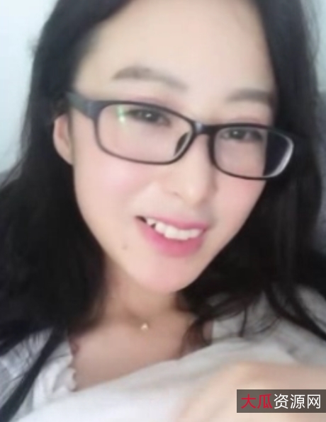 骚气眼镜主播夜夜：波多野结衣8.3G视频收藏达46，23V