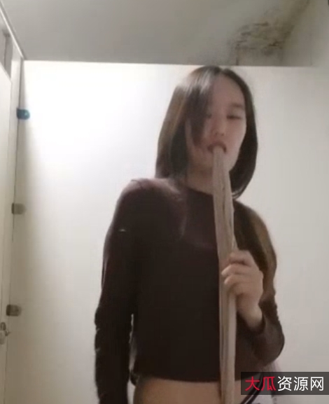 技巧。如果你也想成为厕所战场上的战神，那么这部厕所战神雪儿粉15.6G合集绝对是你不可错过的收藏品！