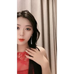 人气女神小球迷的球王451.3g合集在这个视频合集中，主角是一位备受喜爱的人气女神，她被称为小球迷的球王。这个合集总共包含451.3克的精彩内容，让人无法自拔。这位女神不仅拥有令人惊艳的外表，还有着让人心动的魅力。她与在网络上的哥们儿情义确实是非常坚固，这让她在粉丝中拥有极高的人气。视频中的每个片段都让人目不转睛，让人欲罢不能。收藏这个合集，就像拥有了一份珍贵的宝藏。而补百度ED2K，这个女孩真的