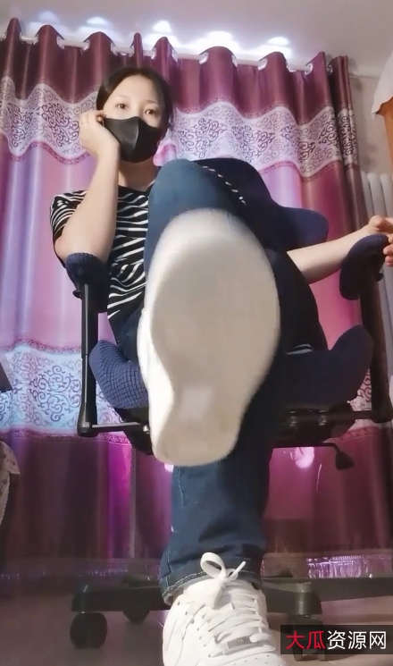 **桃仙小妖精：情景骚剧天花板，视频10.3g，新增4v版本**//...existingcode...