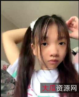 素颜勇敢小姑娘L莉白，5小时自拍震撼平台，包包战绩引人注目