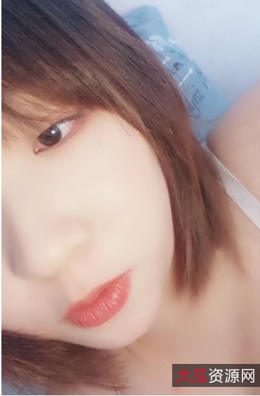 九儿小川：白色吊带自我安慰，惊人视频数量和大小引爆抖音快手