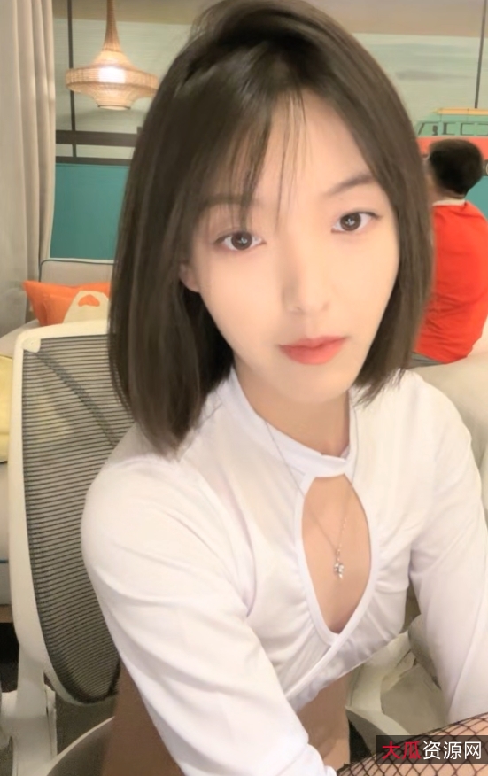 让人们对熙颜刮目相看，更加喜爱他这个有趣的灵魂。不要错过这个让人捧腹大笑的视频，收藏起来，随时随地感受熙颜带来的快乐！106个视频，总时长149分钟，让你笑个不停！