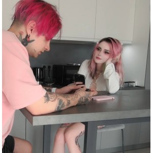 雪白肌肤与幽默鬼故事，pinkloving90v15.5g视频合集，822个精彩瞬间等你来收藏！