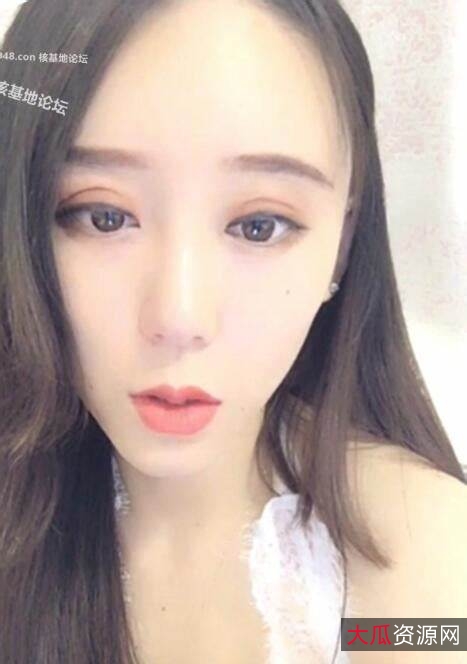 虎牙美女艾薇儿baby：欧美巨星化妆cos神曲直播福利私拍资源112集69.2G