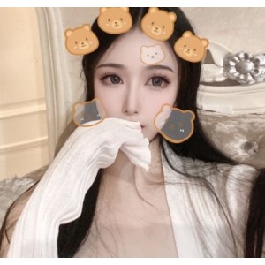 散发出一种迷人的气息。而她的身材更是一绝，尺度适中的展示让人无法自拔。她在短视频中展现出的自拍技巧更是让人大开眼界，每一个镜头都仿佛在述说着一个关于美的故事。如果你也被久久小姐姐的魅力所吸引，那么不妨来一次私密的视觉盛宴吧！这份私拍视图合集绝对不容错过，让你在短视频中感受到女人的魅力与尺度的张扬。快来下载这份百度云资源，让久久小姐姐带领你进入一个全新的视觉世界吧！