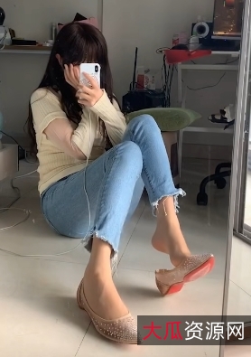 斗鱼人气主播无敌小姨妈美腿给力佳作合集932M，绅士们的视觉盛宴