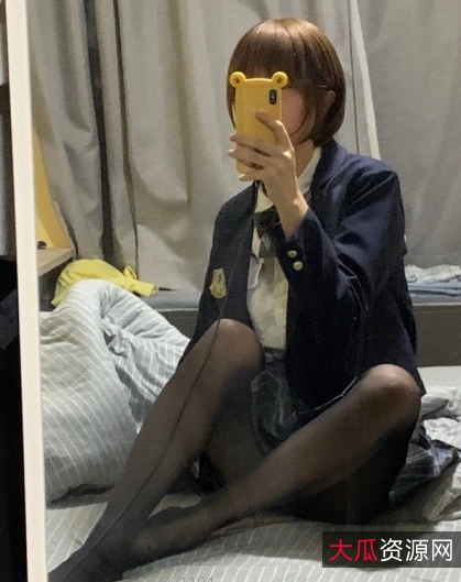 斗鱼人气主播无敌小姨妈美腿给力佳作合集932M，绅士们的视觉盛宴