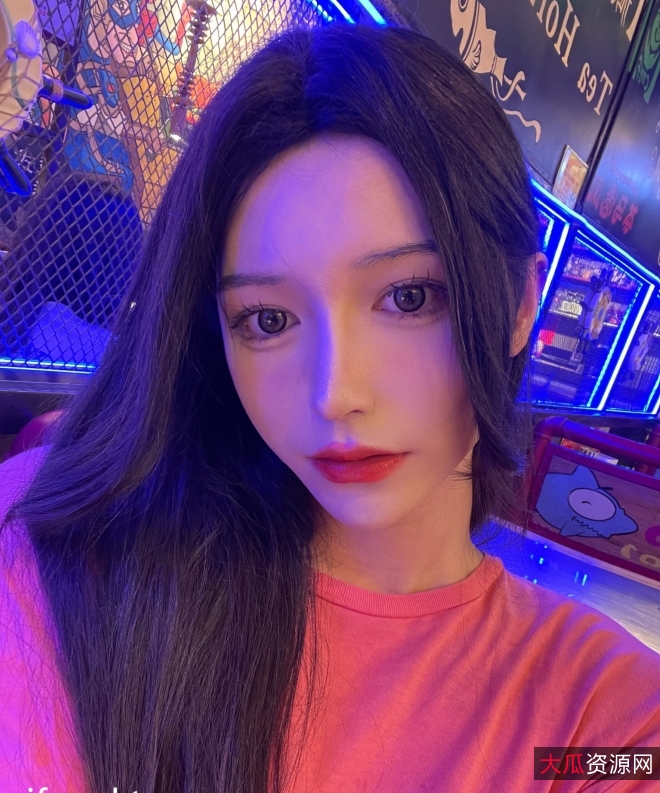 粉丝来说非常有价值。TS伪娘酱酱的视频数量虽然不多,但是每个视频都很精彩,他的脸长也是他的特色之一。如果你也喜欢这个视频主角,那么这个资源一定不要错过。