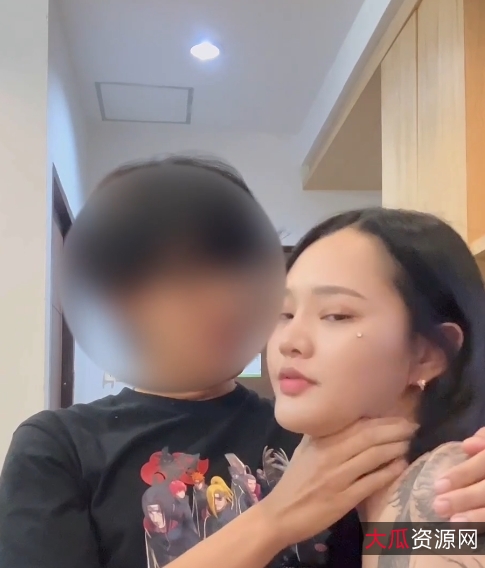 [自行打包]+泰国推特40万粉丝优质网红模特「mueylix」OF露脸有尺度互动...+[2v+1.24G][百度盘]