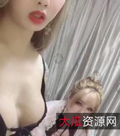 TS金雪儿&闺蜜自拍20分钟大片，家庭通后院下水道，颜值身材车灯追捧