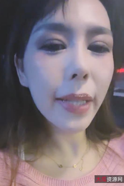 深更包厢王搭讪嫩妹视频1.37g