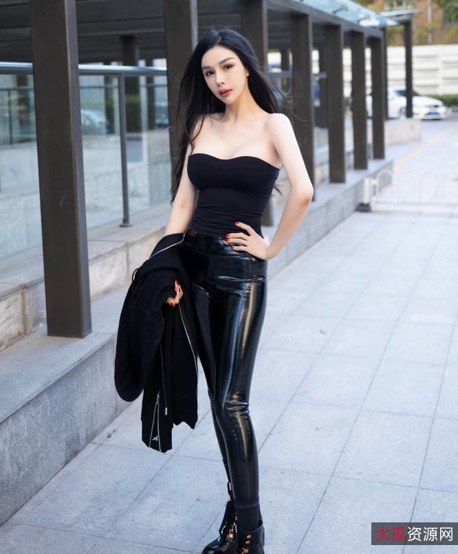 田冰冰嫩模秀人视频合集，37个视频总大小27.6GB，尽享视觉盛宴！