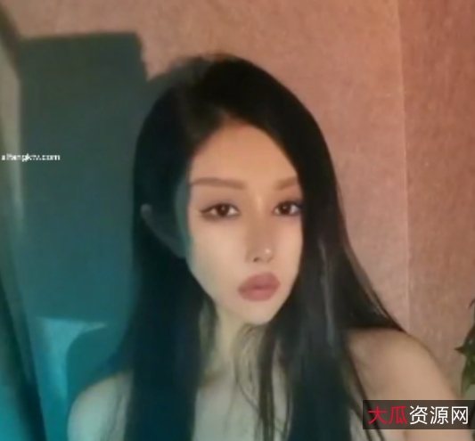 田冰冰嫩模秀人视频合集，37个视频总大小27.6GB，尽享视觉盛宴！