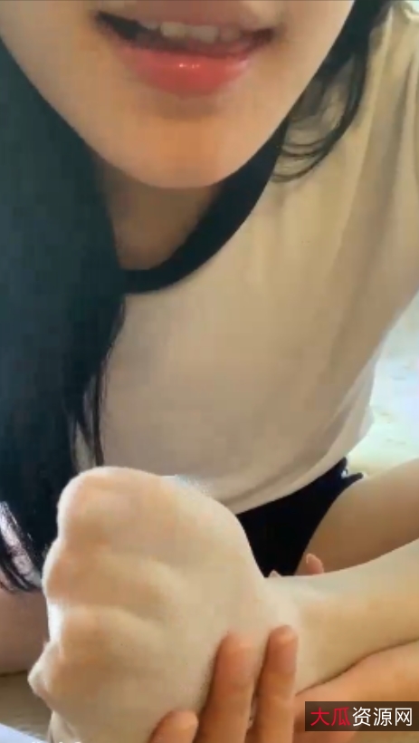 转载易直播诱惑足系列胆胆最新合集5V550MB,精彩足部诱惑