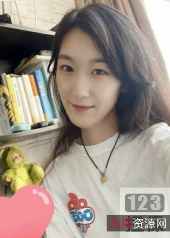 校花李穆轩私照视频合集88V45G，医科大学清纯互动