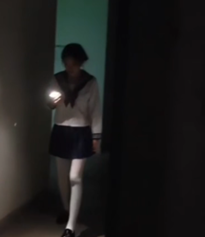 推特洛丽踏迹足系列视频1部1.5G超诱人