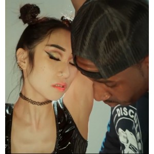 推特媚黑绿帽真人实录7.56G视觉反差劲爆多部