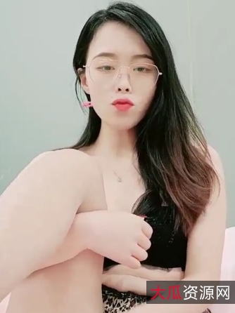 推特一线天英语老师私拍视频合集10V8.7G教室实录