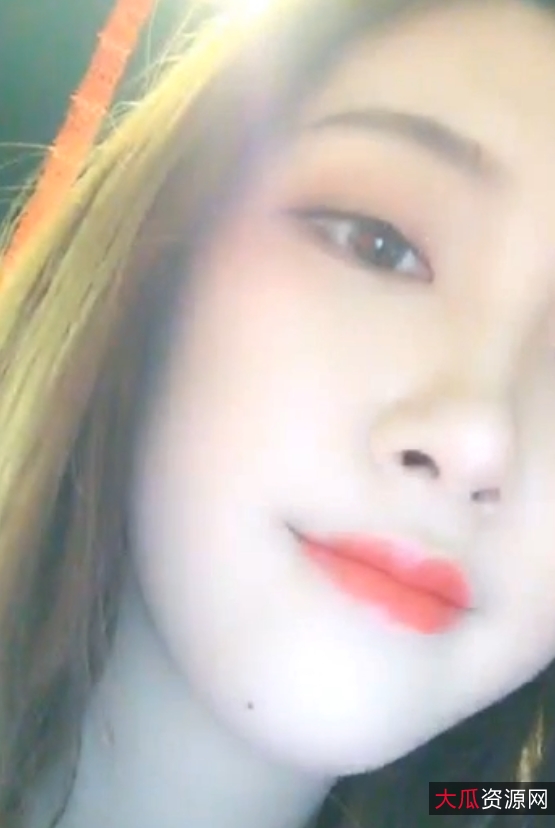 易直播筱筱足系列福利12V6.5G这小脚太顶了