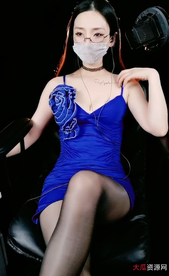 INS百媚暖暖吃瓜小故事10v20g绝密音频