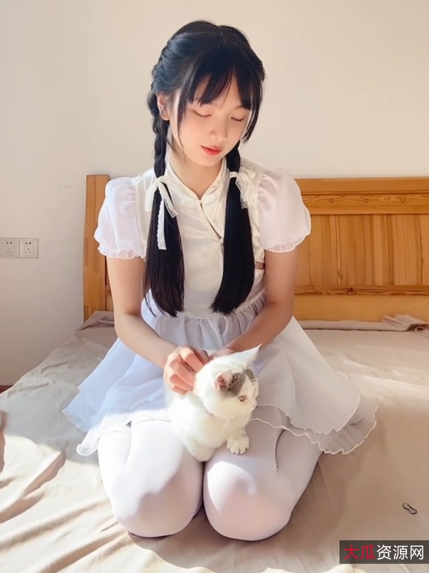 夜夜稚乖画册白丝珍藏版71P+1V357M小脚盛宴