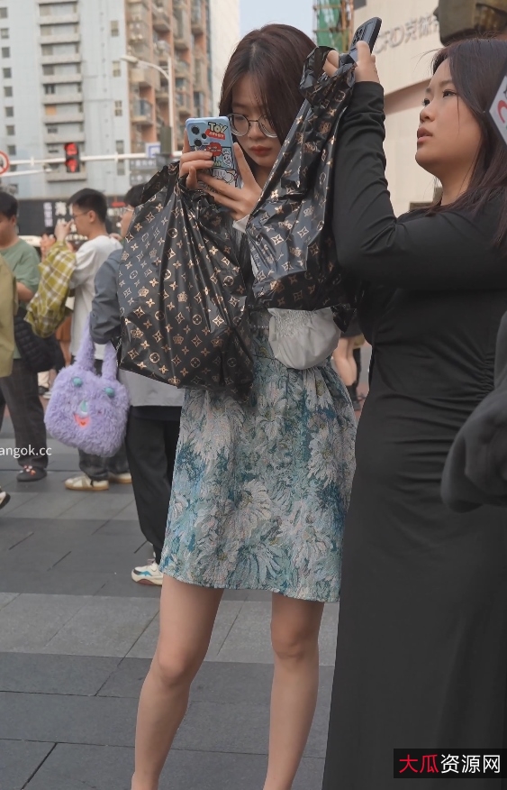 街拍李婉清展示集锦15部655.9MB绝了