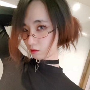 伪娘宇宸酱魅惑自拍1.2G地铁偶遇